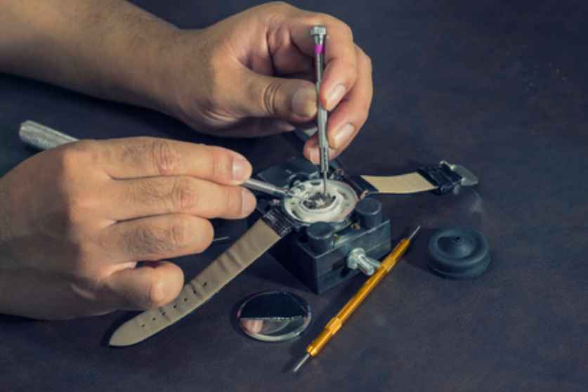 依波路手表表盘花了怎么办