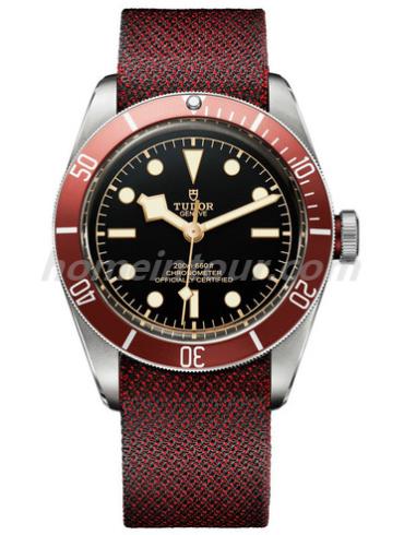 帝舵79230R_red男表Heritage系列-红色表带/表径41mm