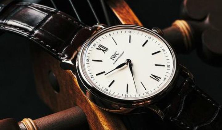 万国维修|万国更换电池多少钱