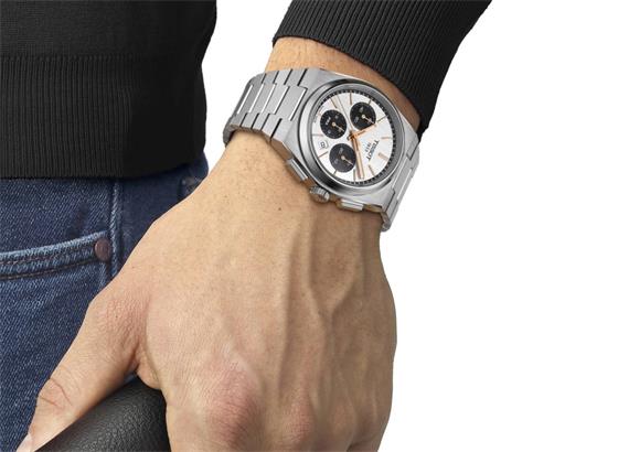 天梭PRX现在推出了Valjoux驱动的42毫米熊猫计时码表