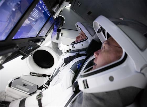 宇航员如何在太空中使用欧米茄超霸